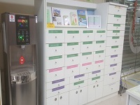 彩色書表櫃照片