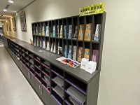 彩色書表櫃照片