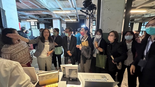 1131106 國家發展委員會檔案管理局「2024檔案月啟動同樂會」租稅宣導活動辦理檔案應用宣導相關照片3