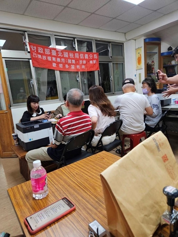 1130513 三張里「報稅局外服務」辦理檔案應用宣導相關照片2