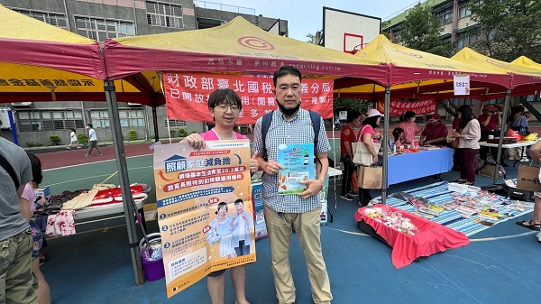 1130511 永春里「母親節園遊會」租稅宣導活動辦理檔案應用宣導相關照片3