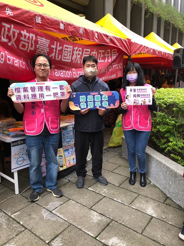 中正區「光復里婦女節」租稅宣導活動辦理檔案應用宣導活動照片，共4張