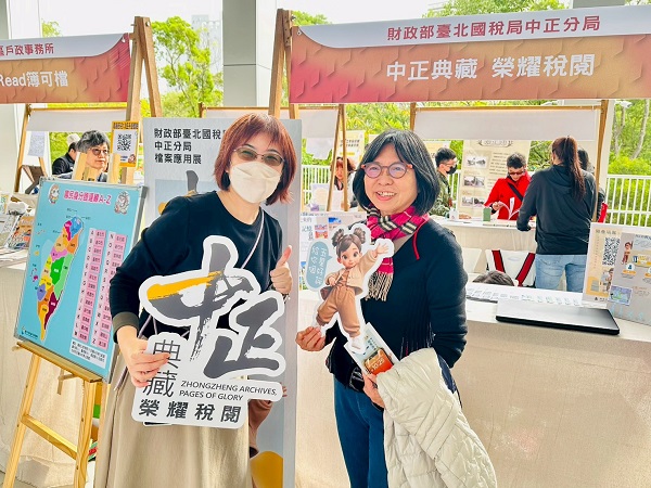 「檔案月時光嘉年華：走進我們的時光」辦理檔案應用宣導活動照片，共4張