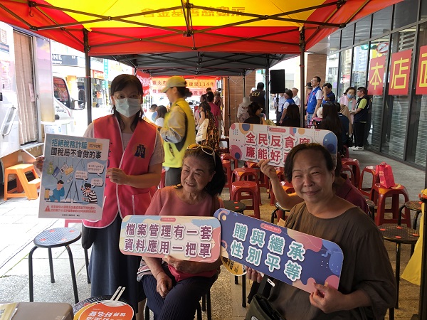 中正區「光復里端午節」租稅宣導活動辦理檔案應用宣導活動照片，共2張