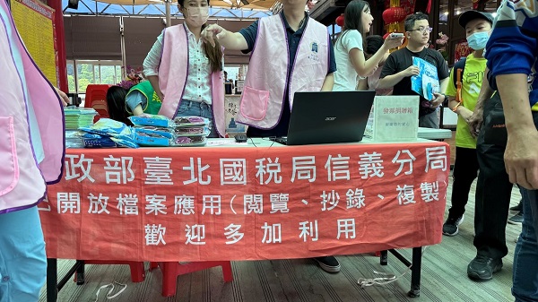 1130413 松山慈惠堂「健康IN  垃圾OUT」租稅宣導活動辦理檔案應用宣導相關照片1