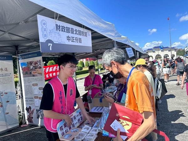 「歷史復活節：萬國博覽會」租稅宣導活動辦理檔案應用宣導活動照片，共4張