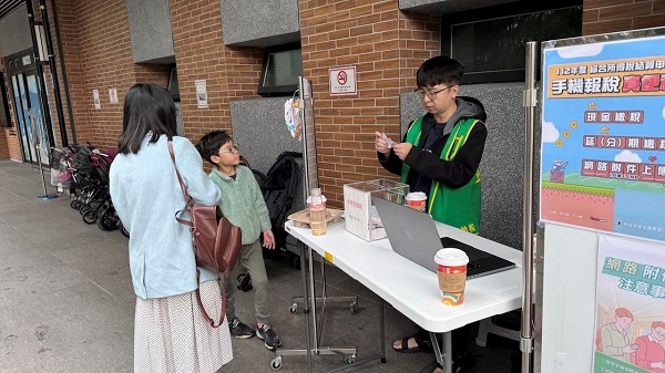 1130203 廣慈親子館設攤租稅宣導活動辦理檔案應用宣導相關照片2